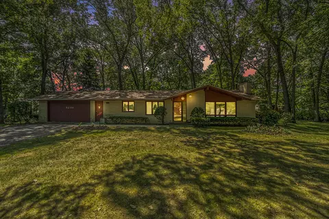 5286 124th Ave, Fennville, MI 49408