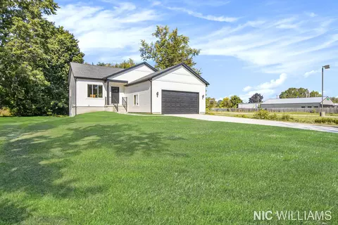 144 S West Ave SE, Lowell, MI 49331