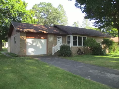 1034 Beechwood St, Ludington, MI 49431