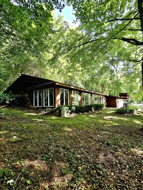 9252 Barnes Rd, Greenville, MI 48838
