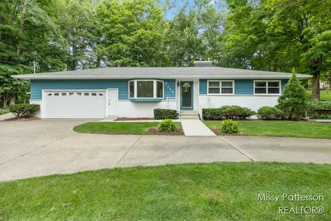 7117 Cascade Rd SE, Grand Rapids, MI 49546