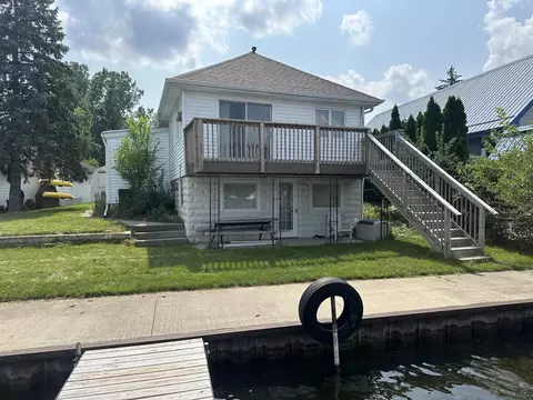 543 S Lakeside Dr, Michigan Center, MI 49254