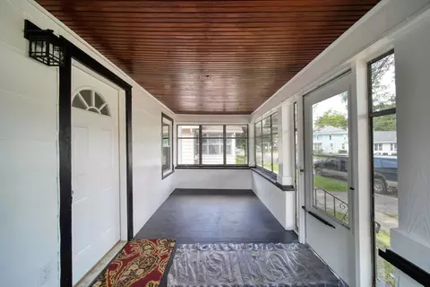525 Saint Clair Ave, Jackson, MI 49202 photo 5