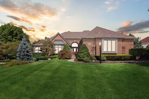 12172 Deer Creek Cir, Plymouth, MI 48170