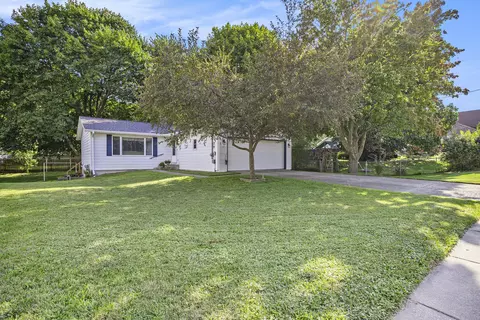 90 E Muskegon St, Kent City, MI 49330