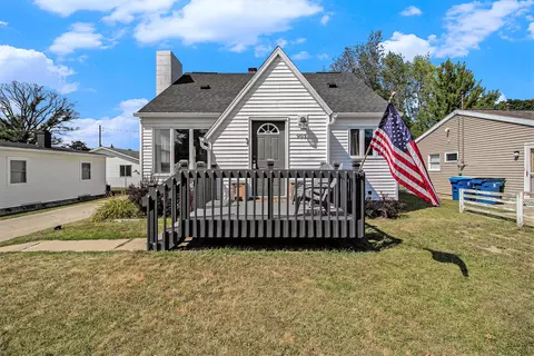 903 Lawndale St, Ludington, MI 49431