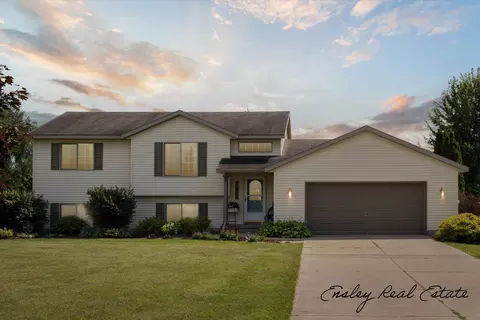 4966 Dio Dr NE, Cedar Springs, MI 49319