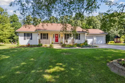 8265 Robins Ln, Battle Creek, MI 49014