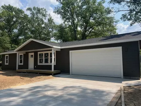 2463 Fam Lee Dr, Muskegon, MI 49442