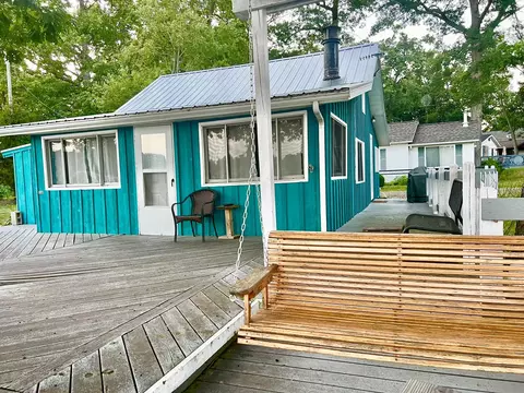 9947 Oak St, Montgomery, MI 49255