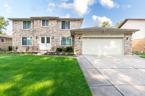 5305 Greendale Dr, Troy, MI 48085