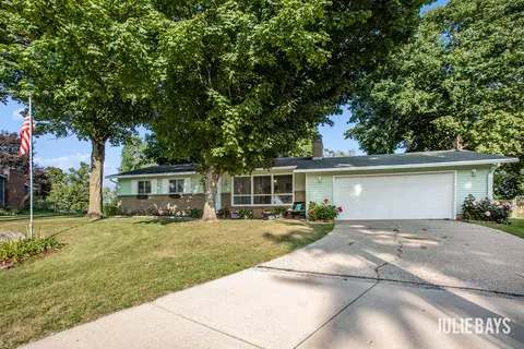514 Arthur Ct, Middleville, MI 49333