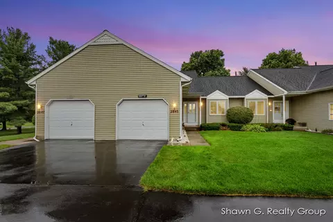 2845 Parkside Dr, Jenison, MI 49428