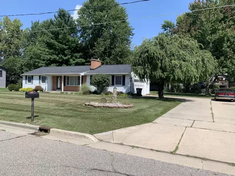 656 Fairway Dr NW, Grand Rapids, MI 49534