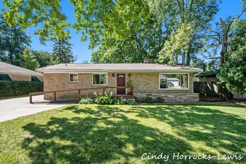 2734 Abigail St SE, Grand Rapids, MI 49506