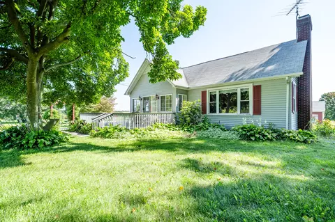 1019 M-140, Watervliet, MI 49098