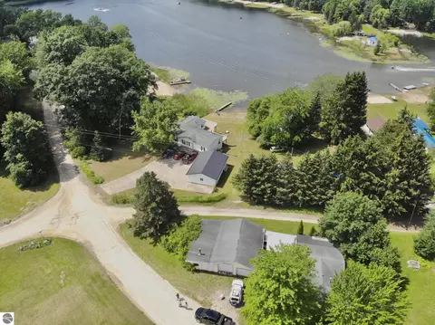 236 Eastland Dr, Leroy, MI 49655