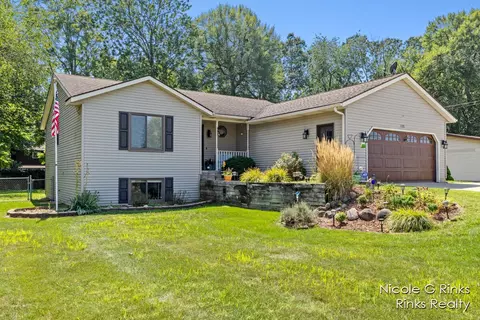 132 Riley St, Holland, MI 49424