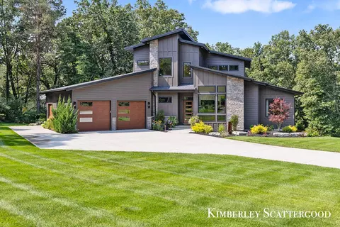 7570 Sunfish Woods Ct NE, Rockford, MI 49341
