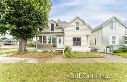 1061 Crosby St NW, Grand Rapids, MI 49504