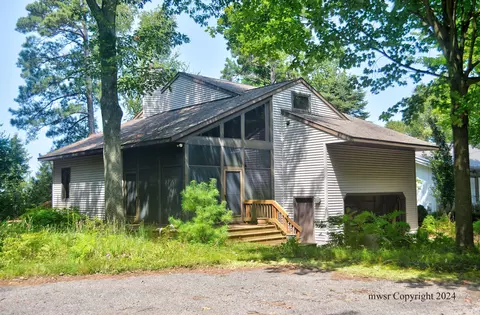 4733 N Lakeshore Dr, Mears, MI 49436