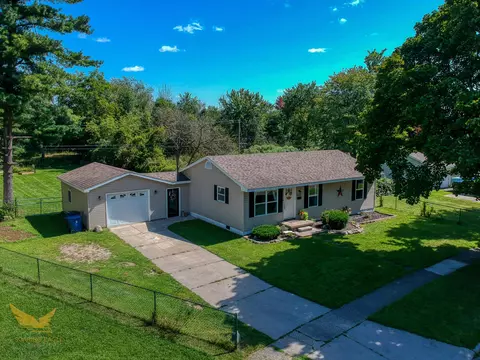 722 Hartner Dr, Holly, MI 48442