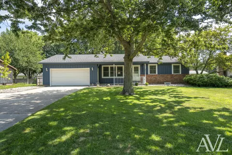325 Woodland Ave, Holland, MI 49424