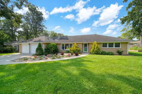 1815 Shoemaker Dr, Jackson, MI 49203
