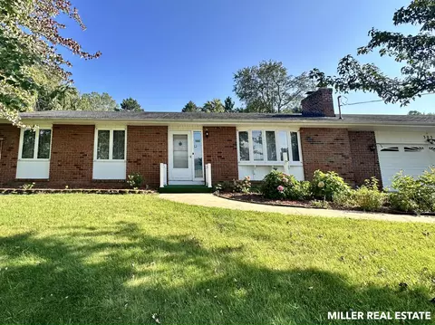 305 Center Ct, Nashville, MI 49073