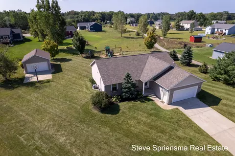 9126 Meadows Pointe Dr, Allendale, MI 49401
