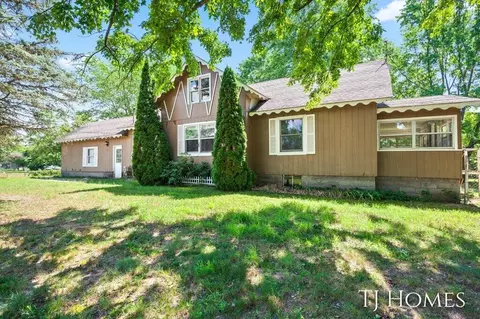 1675 W Tyler Rd, Muskegon, MI 49445