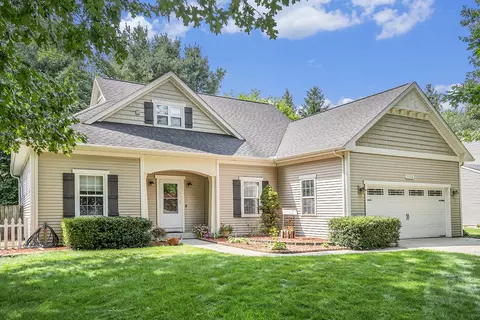 7448 Oldenburg Ln, Portage, MI 49024