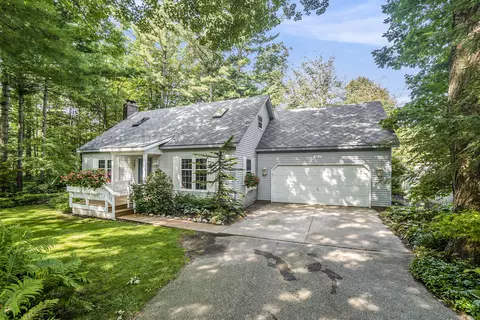 4211 Defeyter Ave, Holland, MI 49424