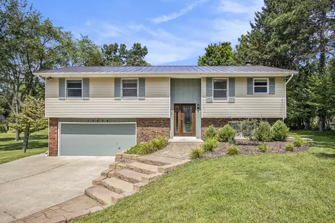 10098 Woodlawn Dr, Portage, MI 49002