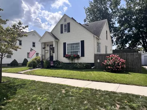 220 Mechanic St, Coopersville, MI 49404