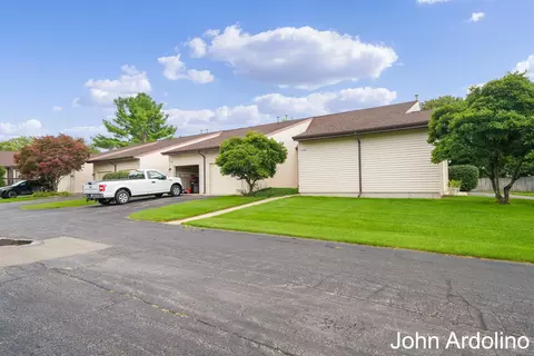 2704 Stonevalley Dr SW, Wyoming, MI 49519