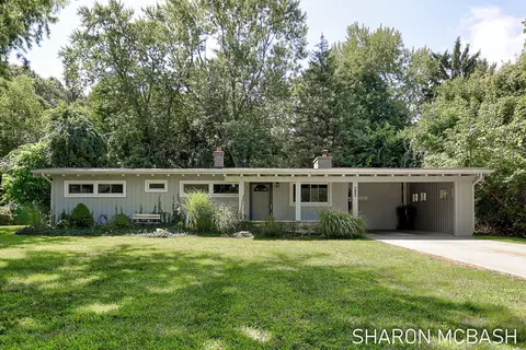 813 Allegan St, Saugatuck, MI 49453