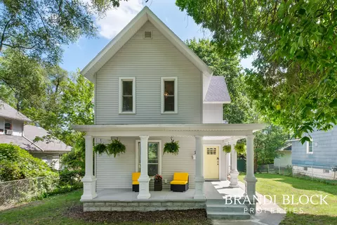 726 Clancy Ave NE, Grand Rapids, MI 49503