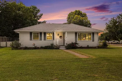 7785 Henry Ave, Jenison, MI 49428