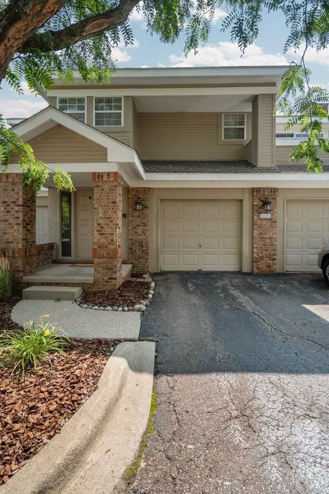 6625 Fireside Ct # 8, West Bloomfield, MI 48322