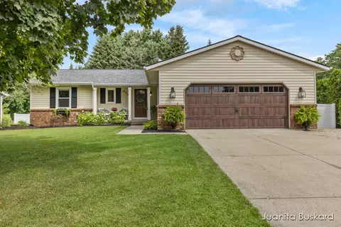 4327 Pheasant Run Dr, Hudsonville, MI 49426