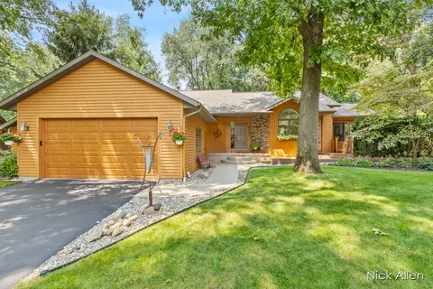 6647 E Riverwoods Ct NE, Rockford, MI 49341