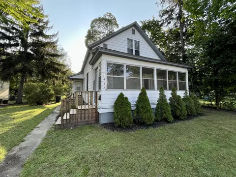 1442 Hoyt St, Muskegon, MI 49442