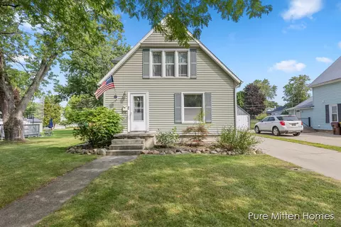 316 W End St, Alma, MI 48801