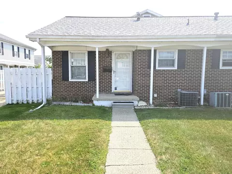 8530 Spinnaker Way, Ypsilanti, MI 48197