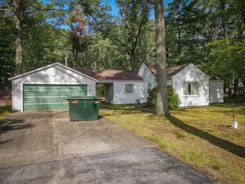 313 S Dangl Rd, Muskegon, MI 49442