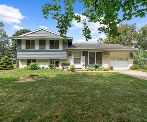 7169 Brookside Dr, Lambertville, MI 48144