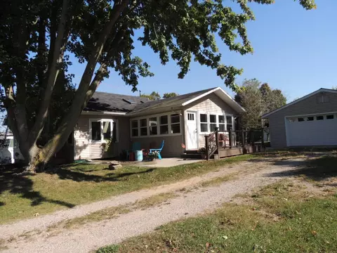 2185 66th St, Fennville, MI 49408