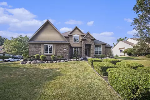 335 E Castlebury Cir, Saline, MI 48176