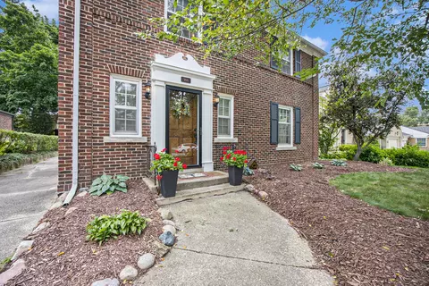 900 Iroquois Dr SE, Grand Rapids, MI 49506